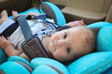 Καρεκλάκι αυτοκινήτου αποτελεί κίνδυνο για τα νεογέννητα
