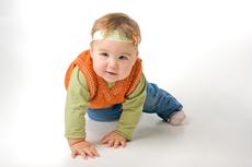 Μωρό 10 μηνών, φυσιολογική ανάπτυξη: Κινητικότητα, κοινωνικότητα, αντίληψη, ακοή, ομιλία