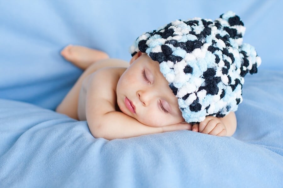 Λευκοί ήχοι και ύπνος. Είναι καλή πρακτική για το ύπνο των βρεφών και των μικρών παιδιών μας;