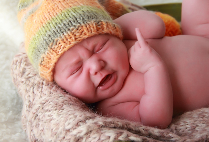 Κλαίει το νεογέννητο μωρό, βρέφος ΓΙΑΤΙ;