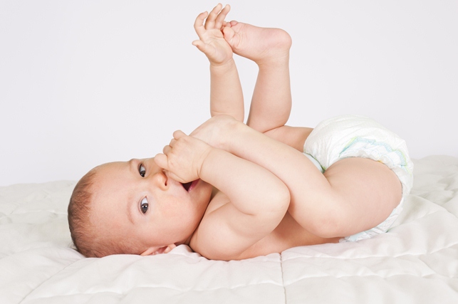 Μωρό 5 μηνών, φυσιολογική ανάπτυξη: Κινητικότητα, κοινωνικότητα, αντίληψη, ακοή, ομιλία